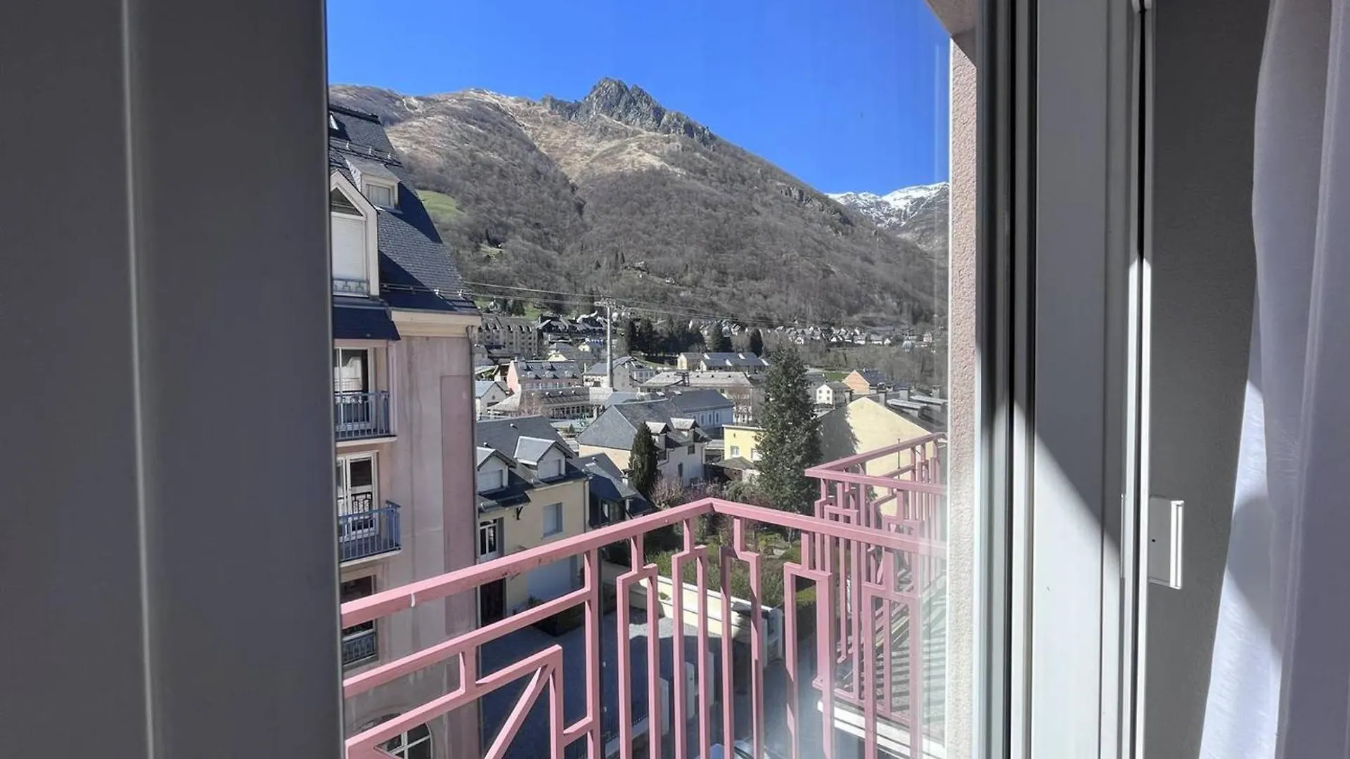 Charmant Appartement Au Centre Avec Balcon Et Parking - Fr-1-812-135 Cauterets Frankrike